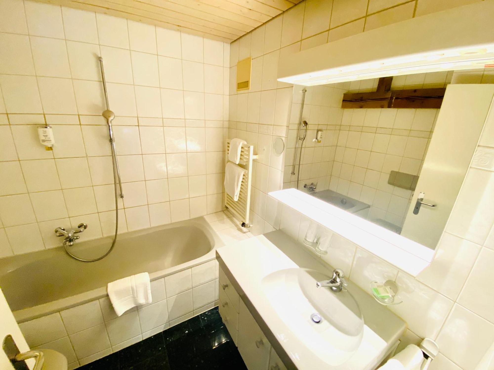 Gasthof Kreuz Egerkingen Room photo